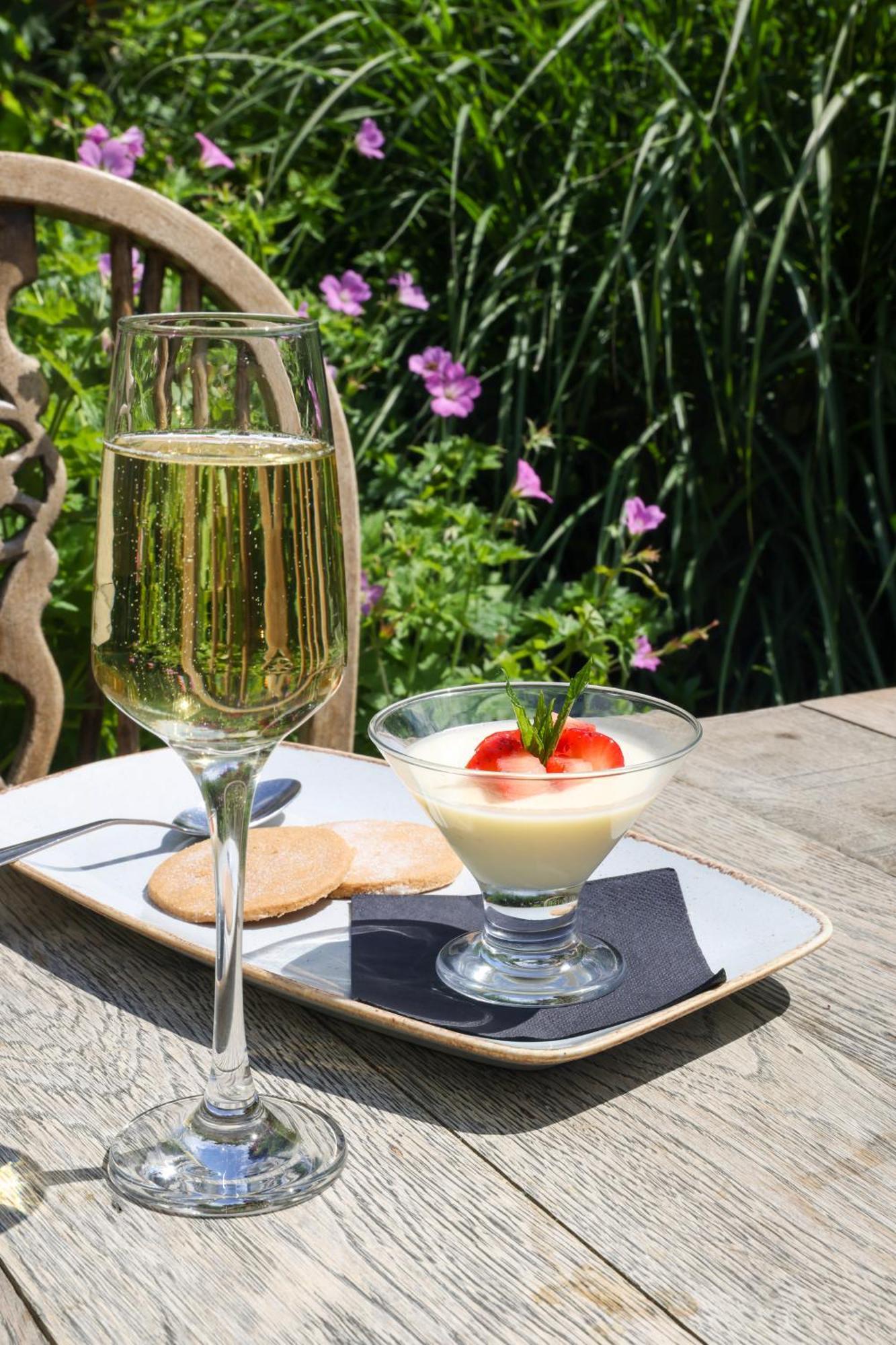 The Tickled Trout Hotell Maidstone Exteriör bild