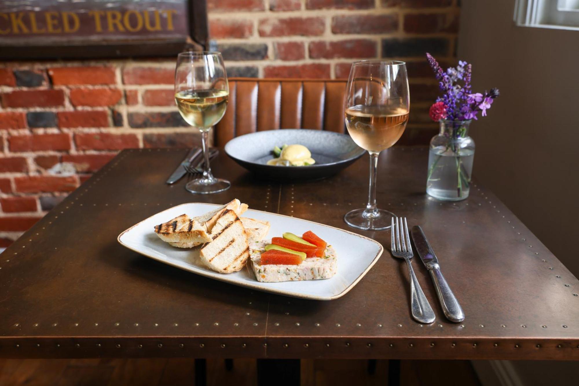 The Tickled Trout Hotell Maidstone Exteriör bild